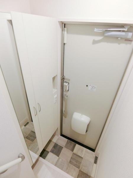 玄関　写真は別のお部屋のイメージです　現況優先