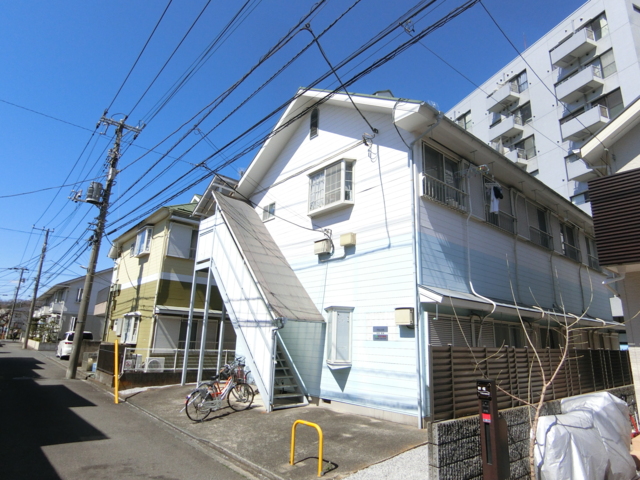 建物外観　閑静な住宅街のロフト付きバストイレ別1Kのアパートです。