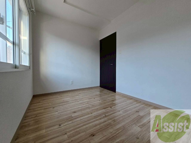 その他部屋・スペース　こちらのお部屋は光が差し込む、温かみのあるお部屋です。