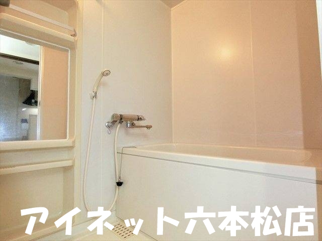 バス・シャワールーム　1日の疲れを流しましょう。