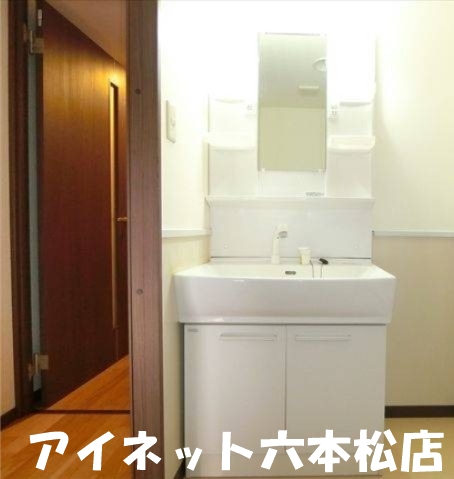 洗面設備　朝の支度にいかがでしょうか。
