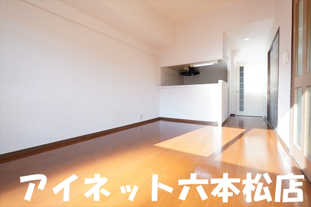居室・リビング　広々としていいですね。
