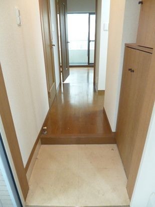 玄関　※別部屋参考写真