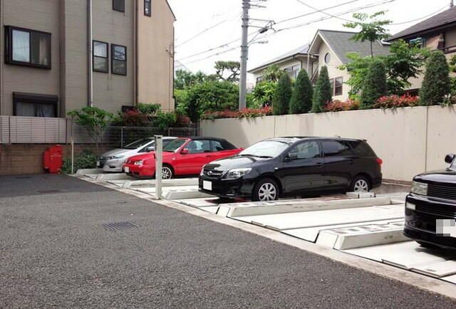 エントランス　■駐車場