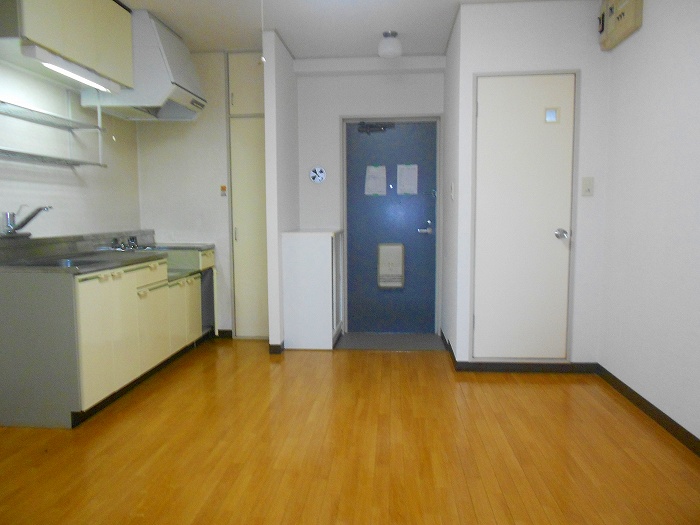 居室・リビング　同マンション別部屋参考写真です