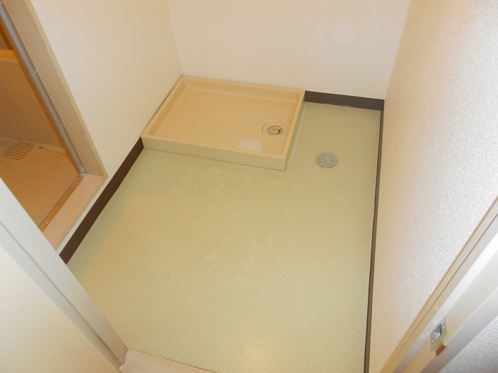 洗面設備　同マンション別部屋参考写真です