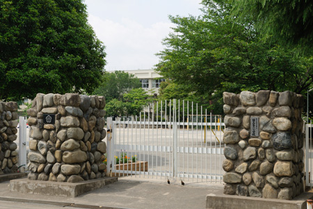 小学校　国立市立国立第一小学校（小学校）まで560m