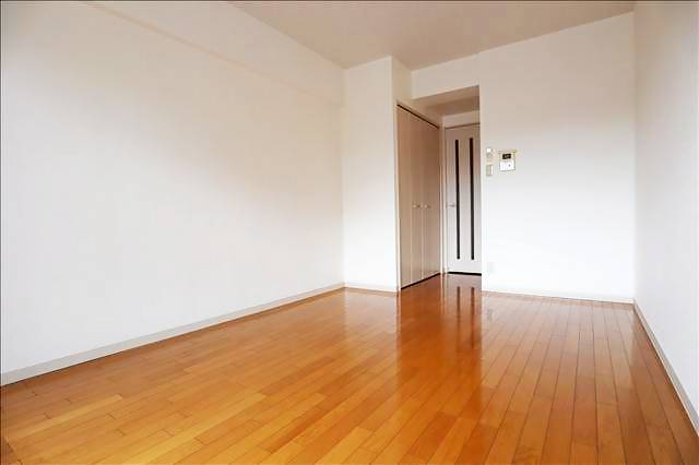 その他部屋・スペース　ベランダ側から見たお部屋です