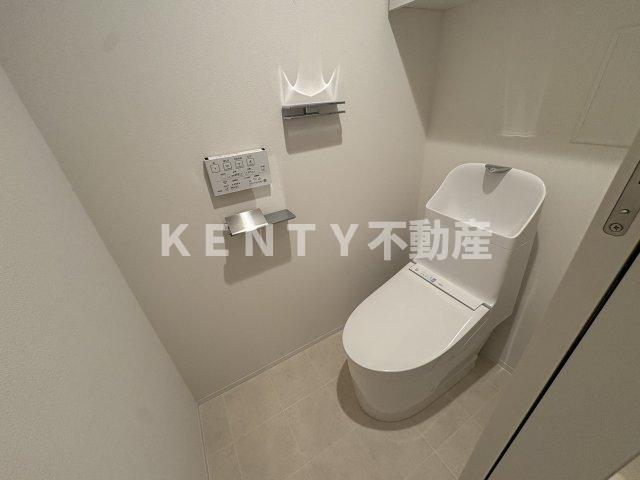 トイレ　落ち着いた色調のトイレです