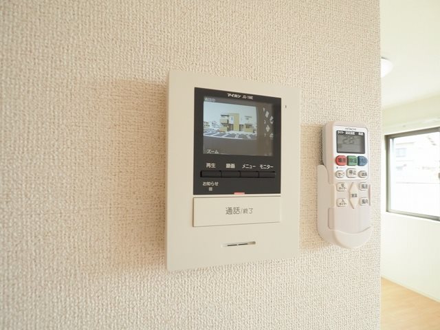セキュリティ　モニターで相手の顔が見えて安心です