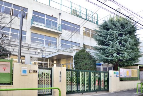 小学校　大田区立糀谷小学校（小学校）まで740m