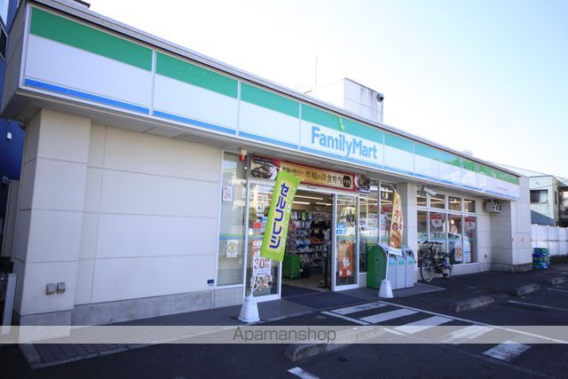 コンビニ　ファミリーマート（コンビニ）まで597m