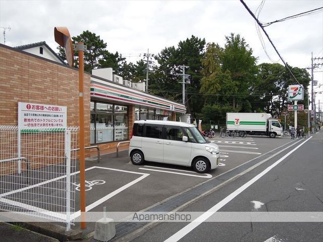 コンビニ　セブンイレブン（コンビニ）まで586m