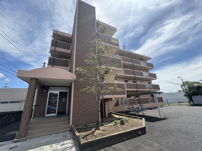 建物外観　鉄筋コンクリートのマンションです☆