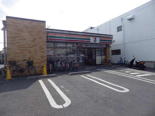 コンビニ　セブンイレブン狭山ヶ丘駅西口店（コンビニ）まで674m
