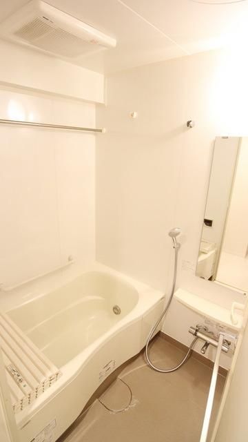 バス・シャワールーム　★浴室乾燥付きのゆったりバスルーム★