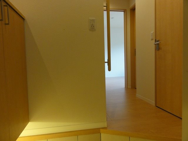 玄関　別タイプのお部屋の為、イメージになります。