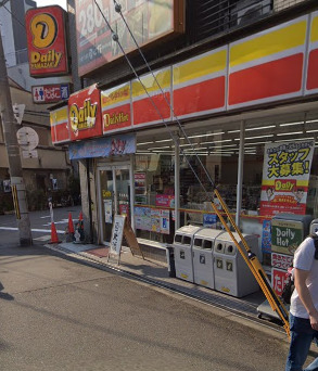 コンビニ　デイリーヤマザキ 上新庄駅北口店（コンビニ）まで83m