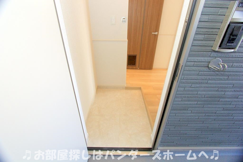 ガーデンレイーサの玄関写真