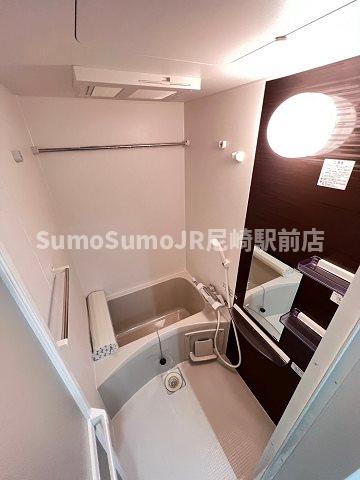 バス・シャワールーム　落ち着いた空間のお風呂です