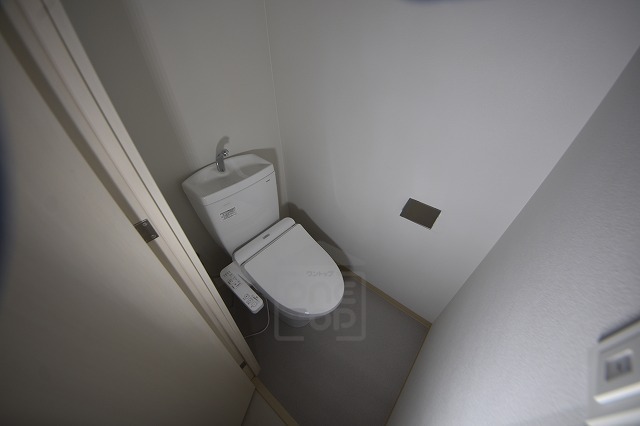 ライブガーデン江坂8のトイレ写真