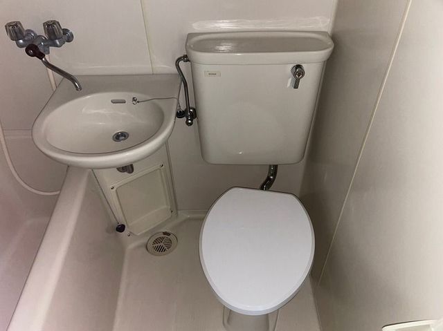 ＪＲ中央線 西八王子駅 徒歩3分 8階建 築42年のトイレ写真