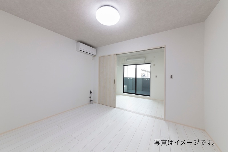 ＪＲおおさか東線 衣摺加美北駅 徒歩9分 3階建 築5年の居間写真