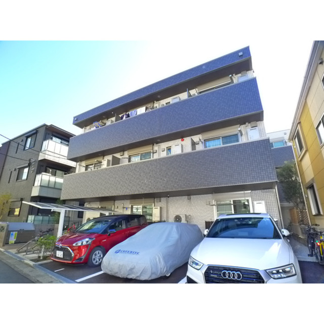 建物外観　３階建ての賃貸マンション