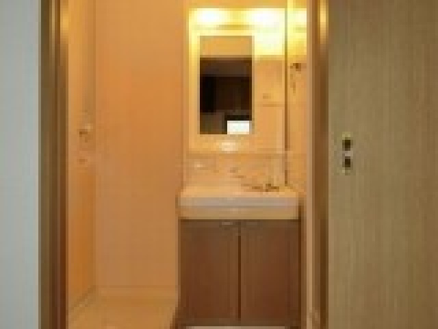 洗面設備　写真は別のお部屋になります。