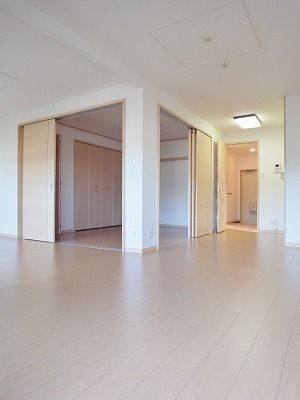 居室・リビング　★つなげて使えば16帖になります★