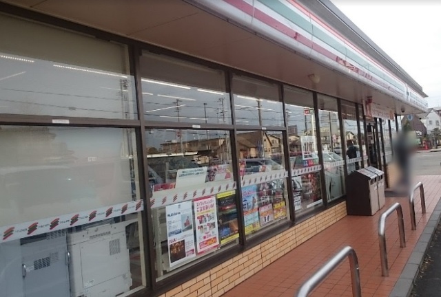 コンビニ　セブン-イレブン 吉田神戸店（コンビニ）まで489m