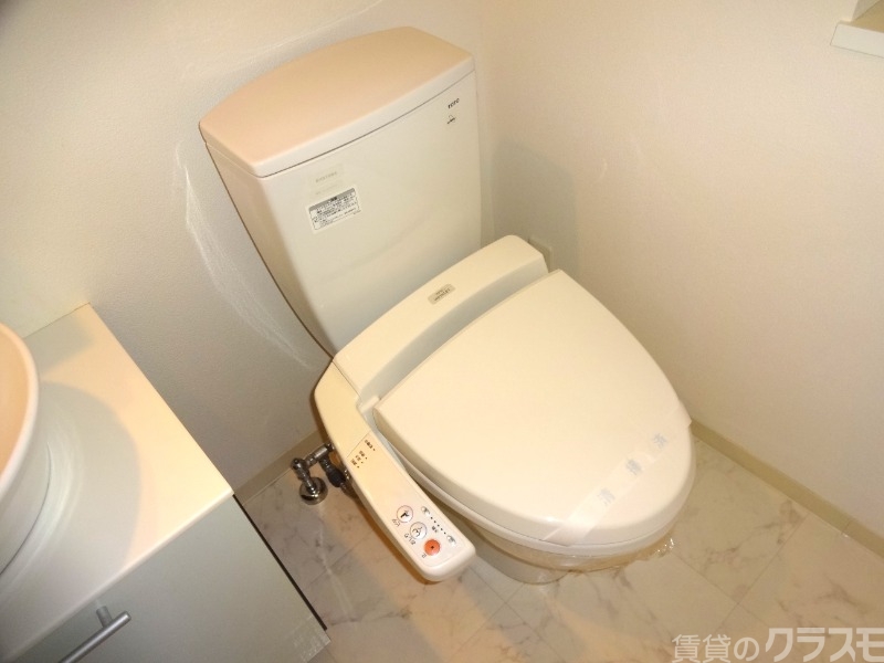 トイレ　冬場も安心の温水洗浄便座！