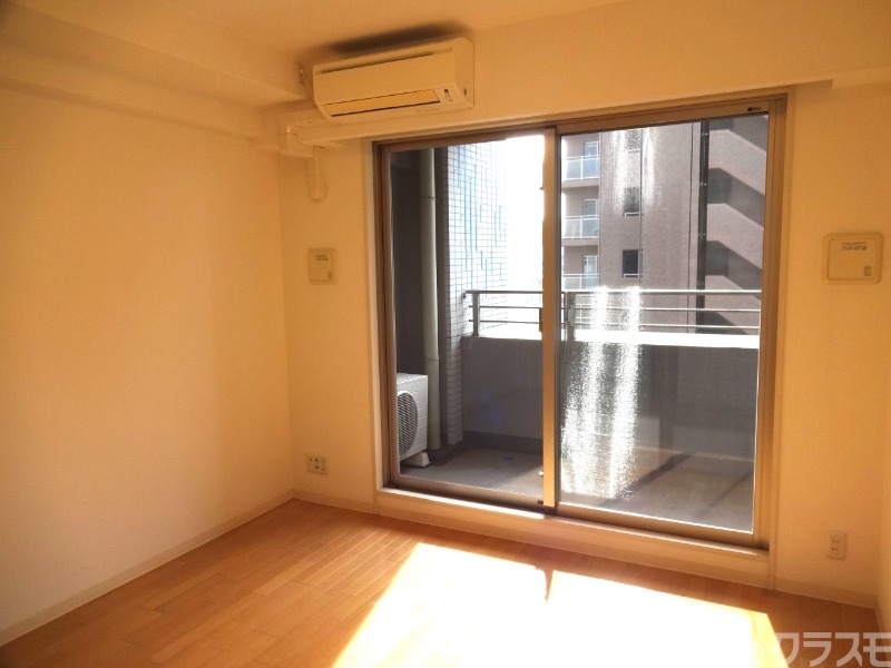 居室・リビング　窓からの光がいい感じです！