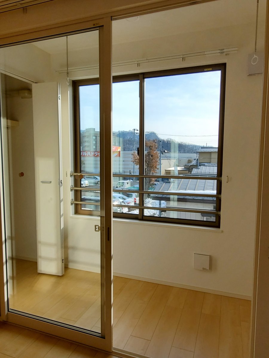 ドラックストア　ツルハドラッグ山形松山店（ドラッグストア）まで150m