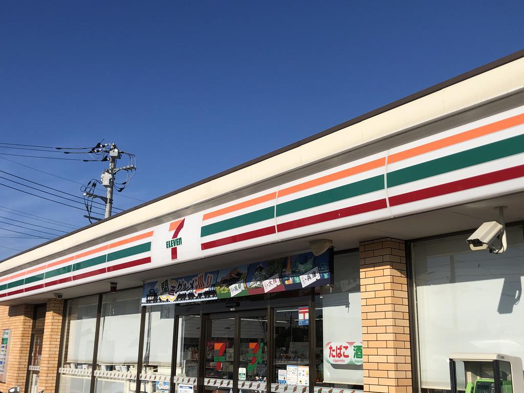 コンビニ　セブンイレブン伊勢崎寿町店（コンビニ）まで865m