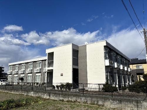 富士市本市場のアパートの建物外観