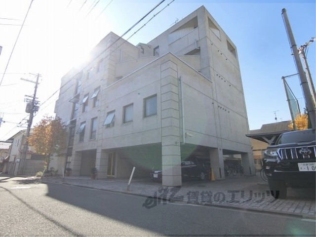 京都市上京区高台院竪町のマンションの建物外観