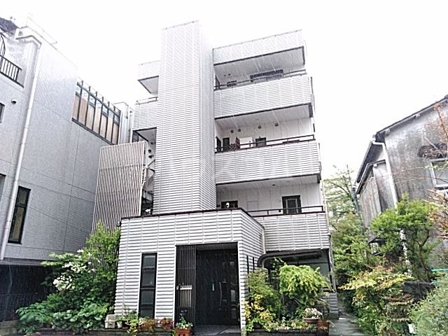 足立区東綾瀬のマンションの建物外観