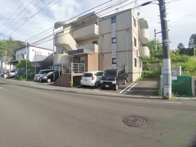 仙台市宮城野区安養寺のマンションの建物外観