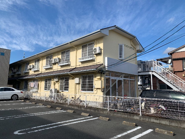 浜松市中央区泉のアパートの建物外観