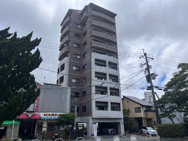 北九州市門司区老松町のマンションの建物外観