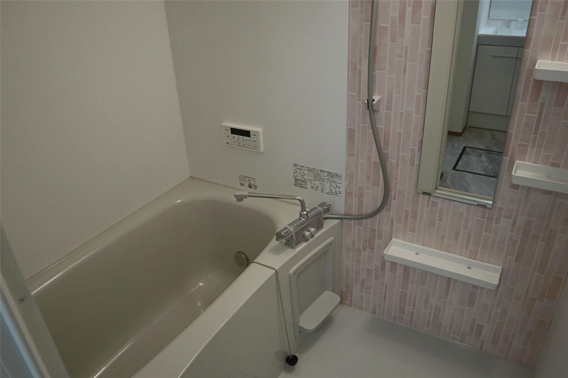 バス・シャワールーム　追い炊き機能浴室