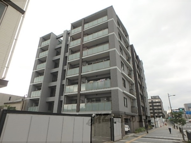 京都市東山区本町１丁目のマンションの建物外観