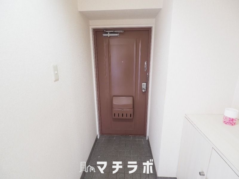 【名古屋市北区萩野通のマンションの玄関】