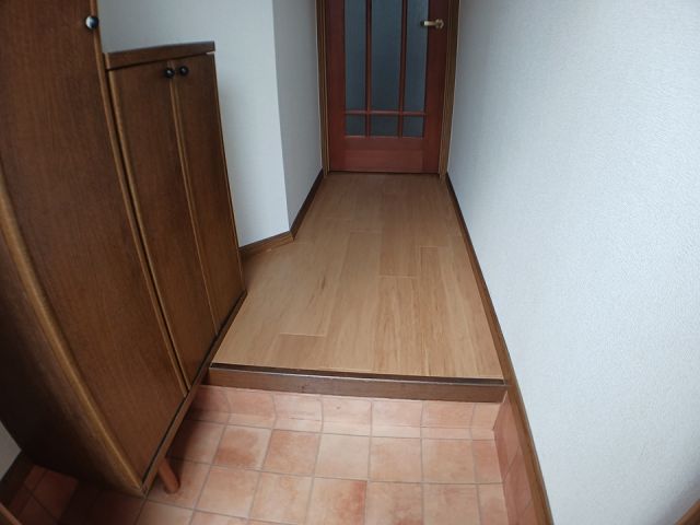 【ルクプル　プラースの玄関】