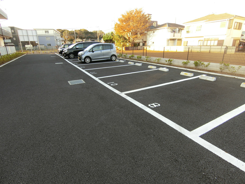 【リブリ・杉田の駐車場】