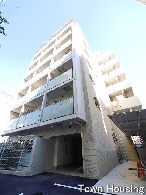 【横浜市青葉区市ケ尾町のマンションの建物外観】