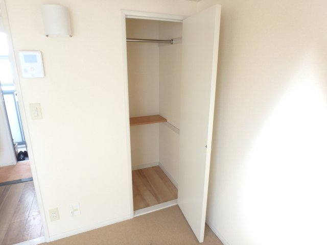 収納　衣類等はこちらに収納できます