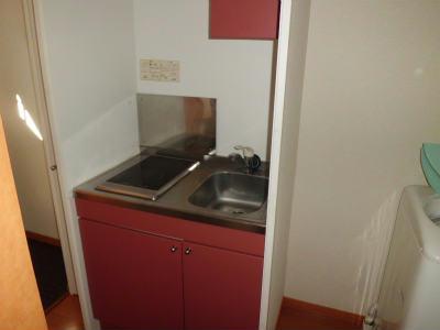 キッチン　電気コンロ付の流し台。