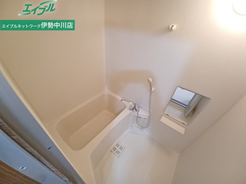 バス・シャワールーム　別部屋反転参考写真です。